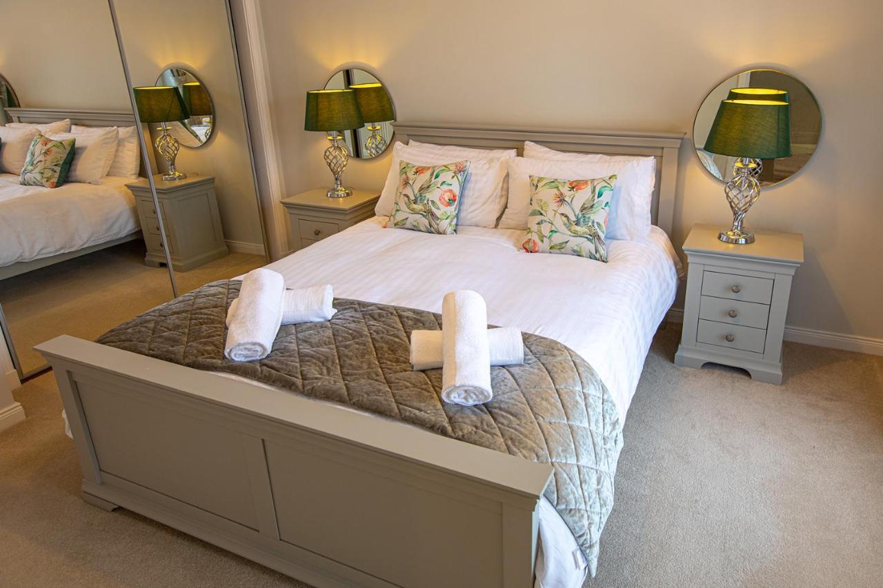Hedgefield House - Serene Floor Flat Apartment *