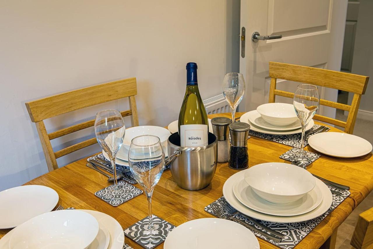 Hedgefield House - Serene Floor Flat Apartment
